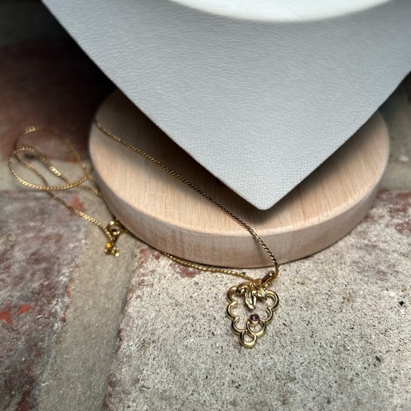 Avon Vintage Dainty Golden Grape Pendant Necklace - Picture 6 of 10
